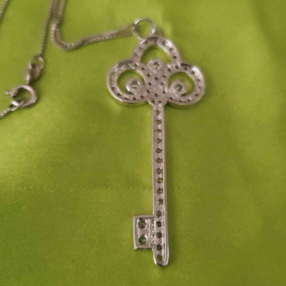 S.S. CZ KEY NECKLACE - Picture 2 of 6